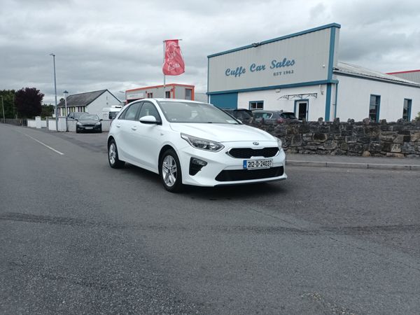 Kia Ceed Hatchback, Diesel Hybrid, 2021, White