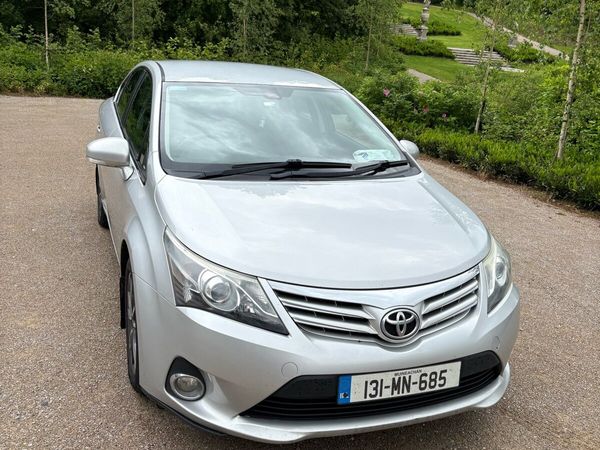 Toyota Avensis Saloon, Diesel, 2013, Silver