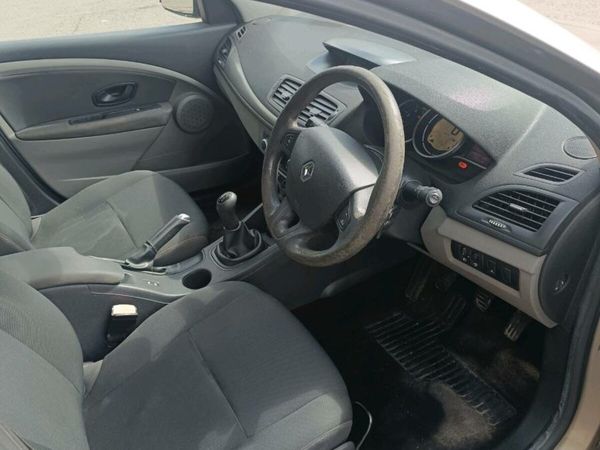 Renault Fluence Saloon, Diesel, 2010, Gold