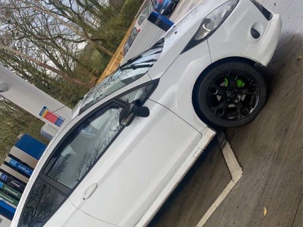 Ford Fiesta Hatchback, Diesel, 2010, White