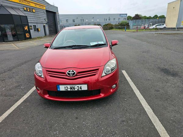Toyota Auris Hatchback, Diesel, 2012, Red