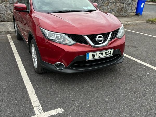 Nissan Qashqai Hatchback, Diesel, 2016, Red