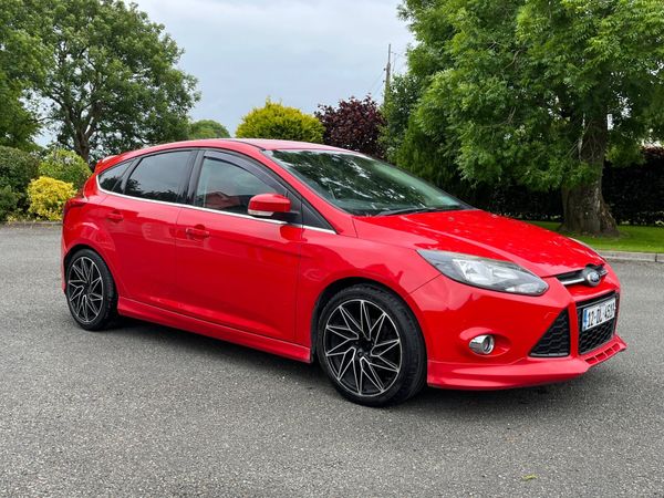 Ford Focus Hatchback, Diesel, 2012, Red