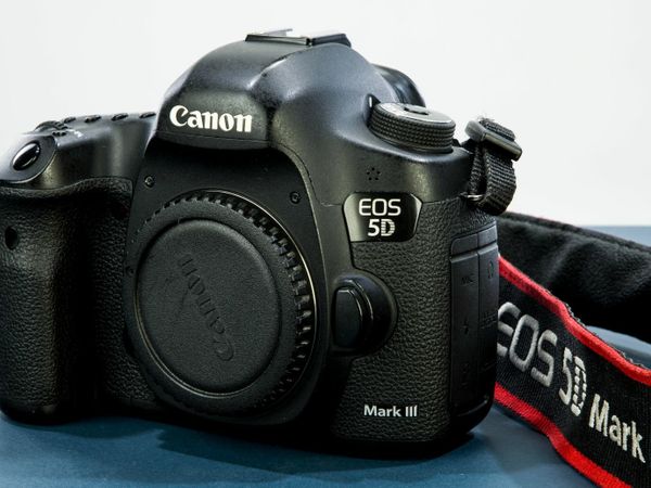 Canon EOS 5D mk3 + Canon EF 24-70 f4L IS + EF R M for sale in Co ...