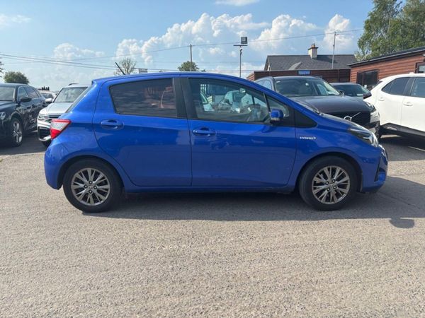Toyota Yaris MPV, Petrol Hybrid, 2018, Blue