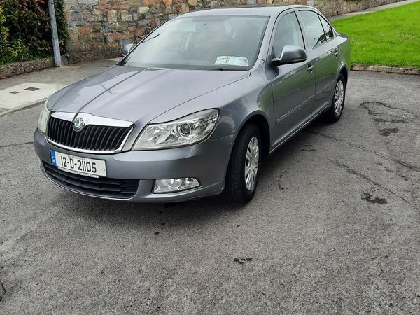 Skoda Octavia Hatchback, Petrol, 2012, Grey