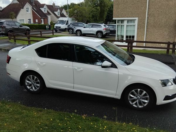 Skoda Octavia Saloon, Diesel, 2019, White
