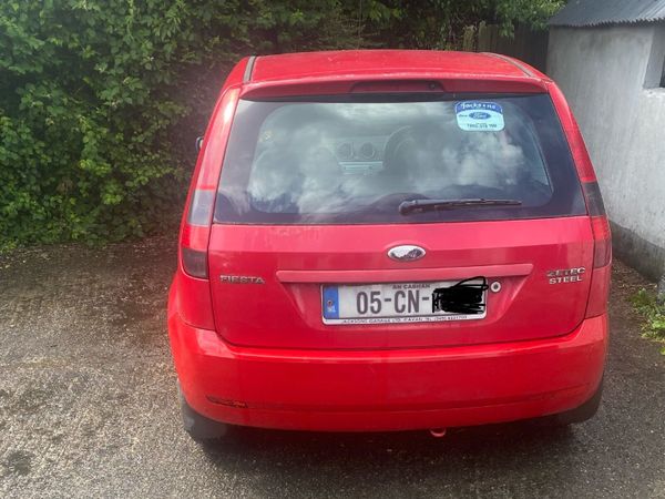 Ford Fiesta Hatchback, Petrol, 2005, Red