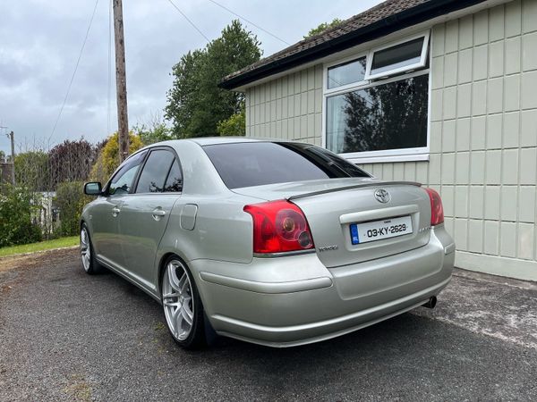 Toyota Avensis Saloon, Petrol, 2003, Silver