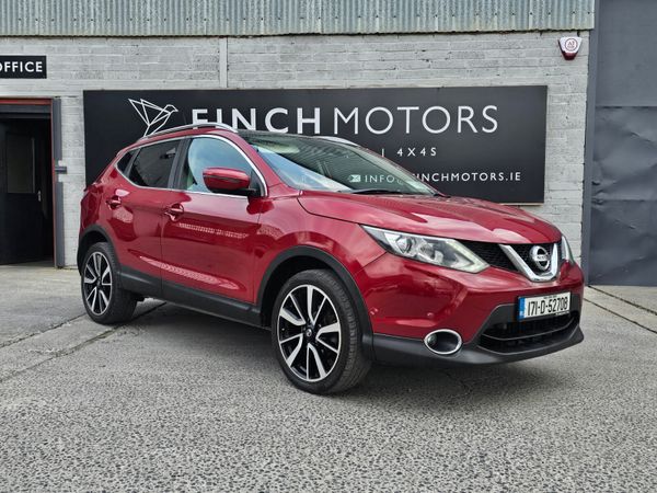 Nissan Qashqai SUV, Diesel, 2017, Red