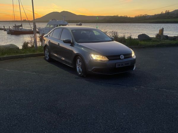 Volkswagen Jetta Saloon, Diesel, 2013, Grey