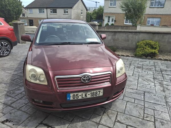 Toyota Avensis Saloon, Petrol, 2005, Red