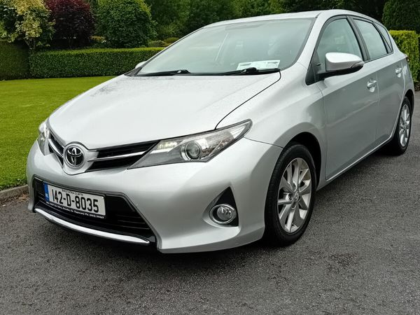 Toyota Auris Hatchback, Diesel, 2014, Silver