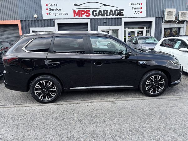 Mitsubishi Outlander SUV, Petrol Plug-in Hybrid, 2016, Black