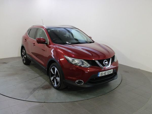 Nissan Qashqai Hatchback, Diesel, 2015, Red