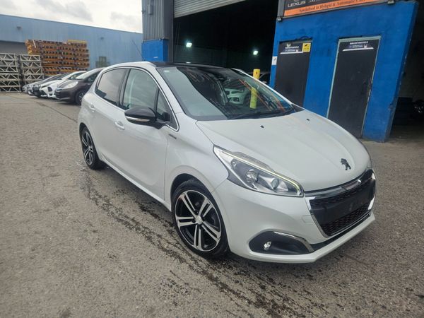 Peugeot 208 Hatchback, Petrol, 2015, White