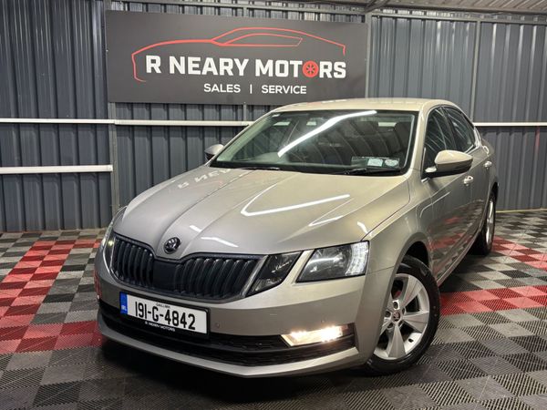 Skoda Octavia Hatchback, Diesel, 2019, Beige