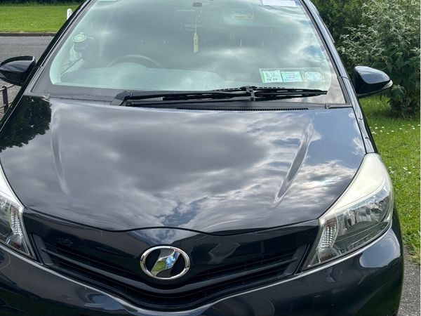 Toyota Vitz Hatchback, Petrol, 2014, Black