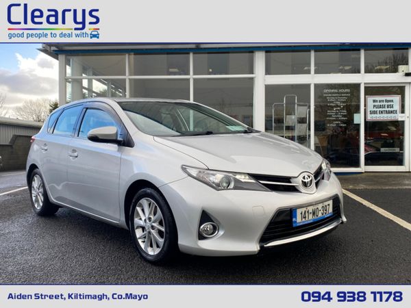 Toyota Auris Hatchback, Diesel, 2014, Silver
