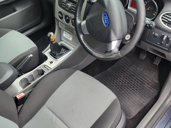 Ford Focus Hatchback, Diesel, 2010, Grey