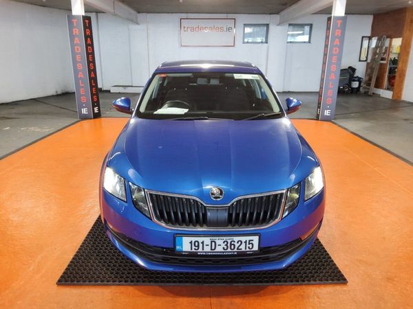Skoda Octavia Saloon, Diesel, 2019, Blue