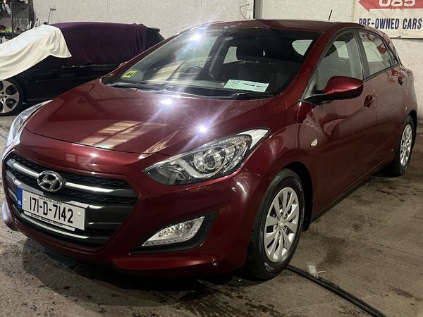 Hyundai i30 Hatchback, Petrol, 2017, Red