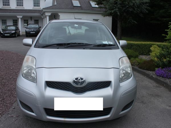 Toyota Yaris Hatchback, Petrol, 2011, Silver