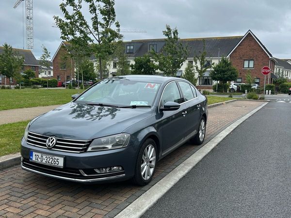 Volkswagen Passat Saloon, Petrol, 2012, Grey