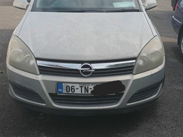 Opel Astra Hatchback, Petrol, 2006, Yellow