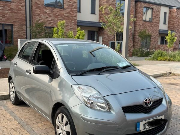 Toyota Yaris Hatchback, Petrol, 2010, Silver