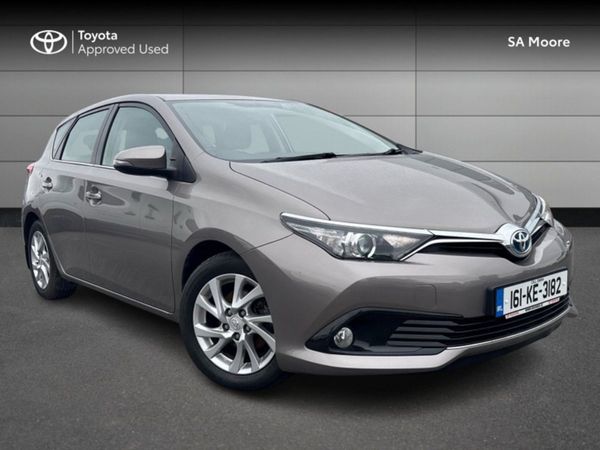 Toyota Auris Hatchback, Hybrid, 2016, Gold
