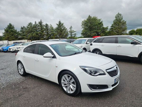 Opel Insignia Hatchback, Diesel, 2016, White