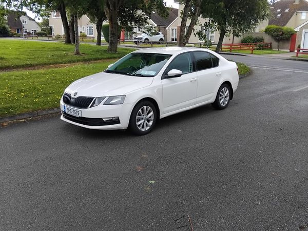Skoda Octavia Saloon, Diesel, 2019, White