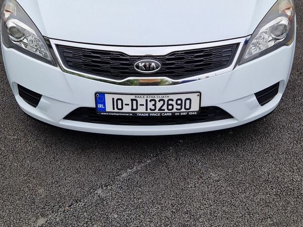 Kia Ceed Hatchback, Petrol, 2010, White
