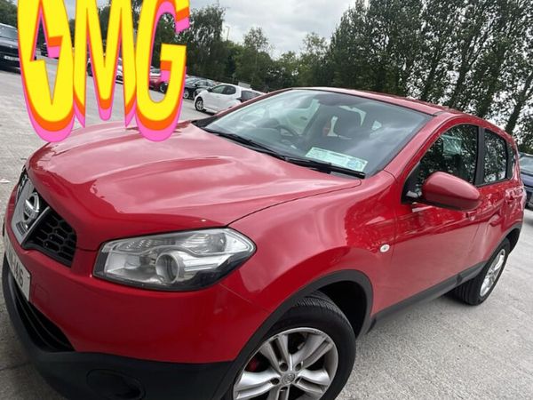 Nissan Qashqai Hatchback, Diesel, 2012, Red