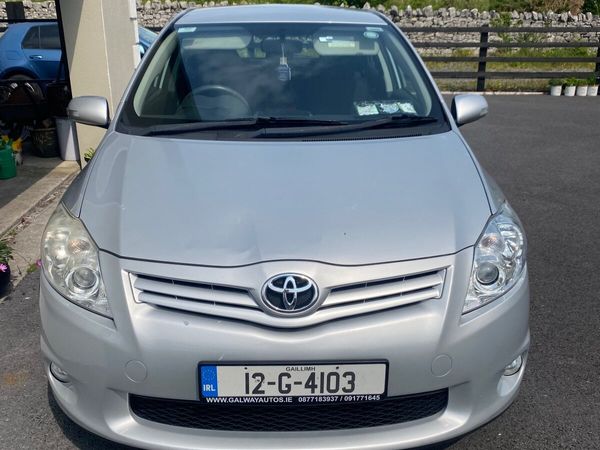Toyota Auris Hatchback, Diesel, 2012, Silver