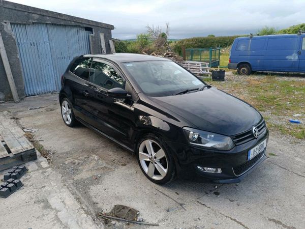 Volkswagen Polo Hatchback, Petrol, 2011, Black