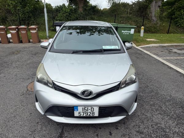 Toyota Vitz Hatchback, Petrol, 2015, Silver