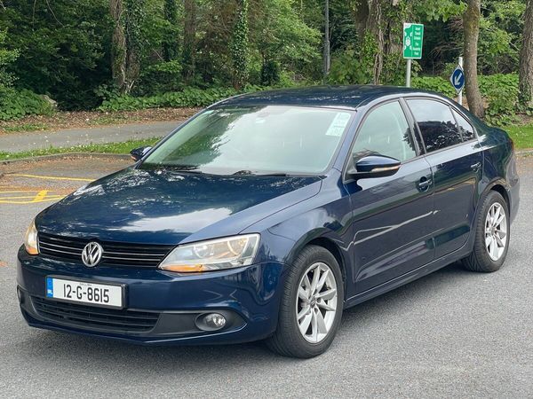 Volkswagen Jetta Saloon, Petrol, 2012, Blue