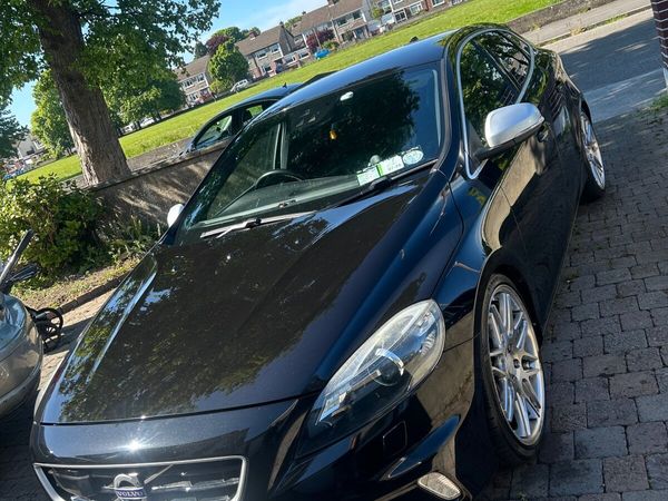 Volvo V40 Hatchback, Diesel, 2015, Black