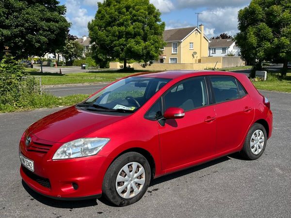 Toyota Auris Hatchback, Petrol, 2010, Red