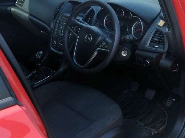 Opel Astra Hatchback, Diesel, 2014, Red
