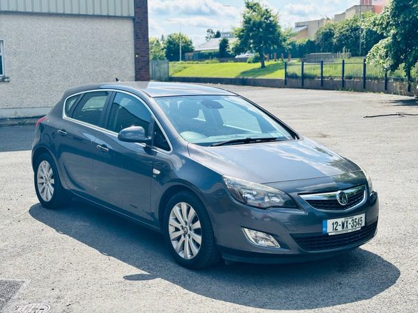 Vauxhall Astra Hatchback, Diesel, 2012, Grey