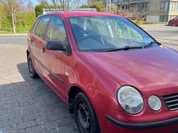 Volkswagen Polo Hatchback, Petrol, 2005, Red