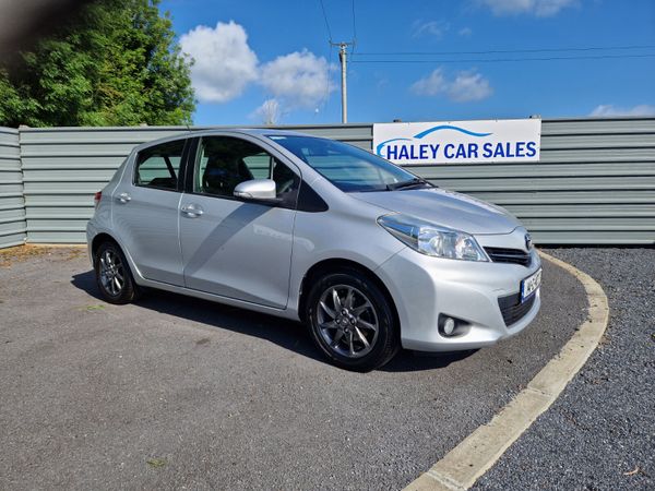 Toyota Yaris Hatchback, Petrol, 2014, Silver