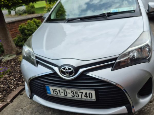 Toyota Yaris Hatchback, Petrol, 2015, Silver