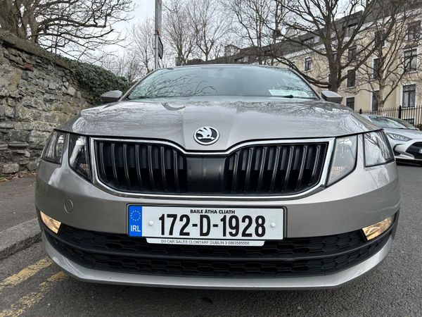 Skoda Octavia Saloon, Petrol, 2017, Yellow