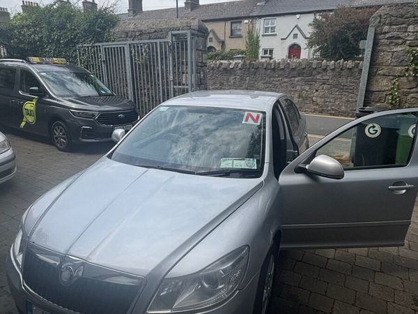 Skoda Octavia Hatchback, Petrol, 2010, Silver