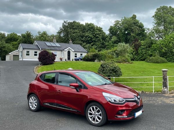 Renault Clio Hatchback, Petrol, 2019, Red
