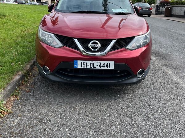 Nissan Qashqai Hatchback, Diesel, 2015, Red